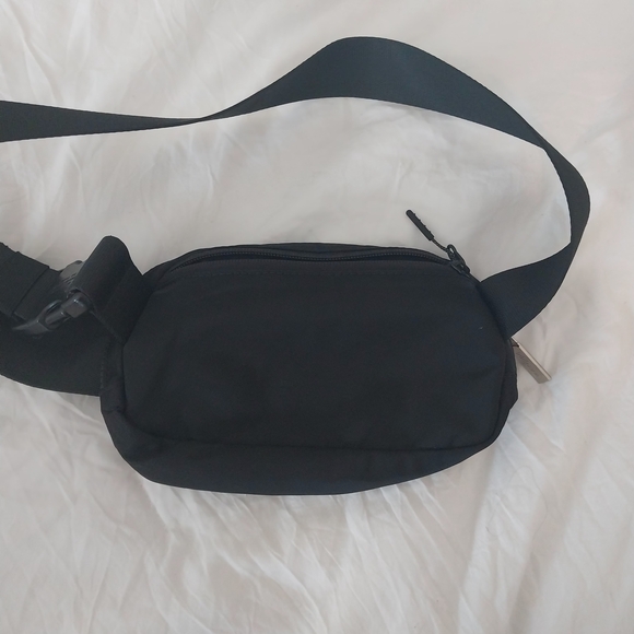 lululemon athletica Black Men's Belt Bag - Picture 2 of 6